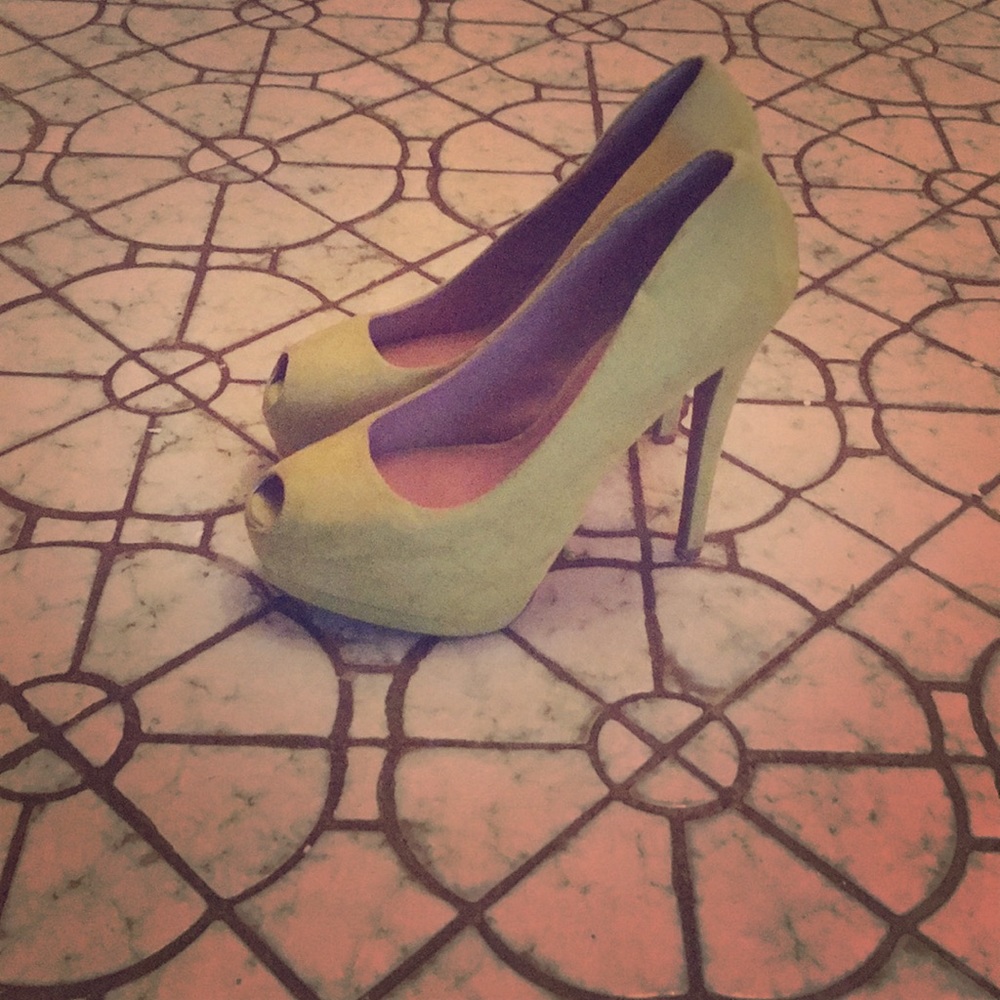 QUPID Open Toe Heels